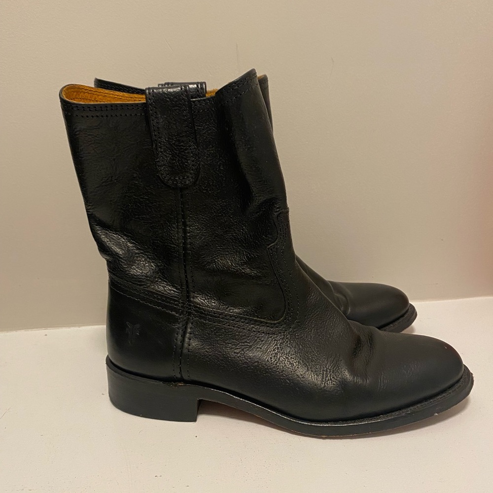 Cutest black Frye boots